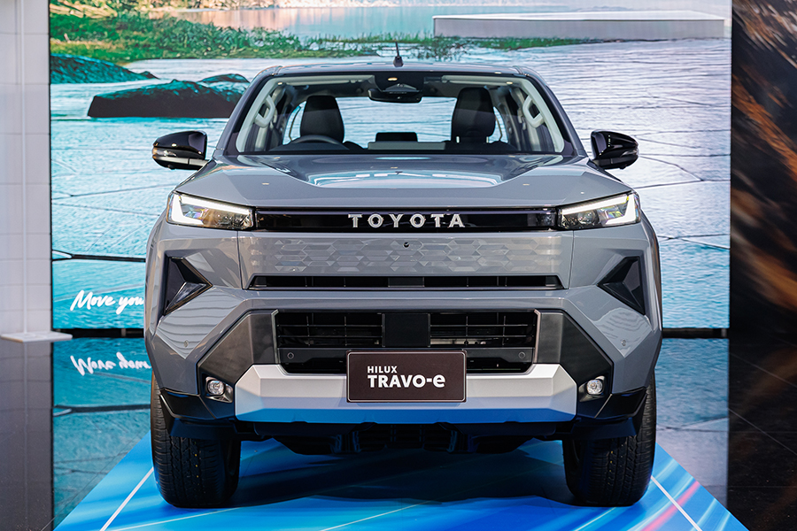Toyota Hilux Travo Launches in Thailand: Key Specifications, Pricing, and Market Implications 6 Front view of the Toyota Hilux Travo-e electric variant showing its closed grille design, LED headlights, and EV-specific front fascia.